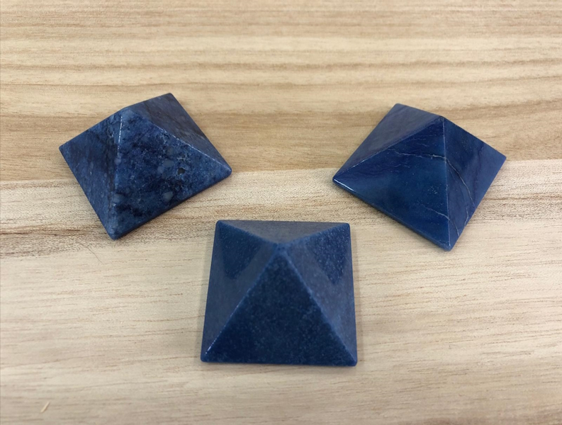 Pirámide Cuarzo Azul 4 cm aprox